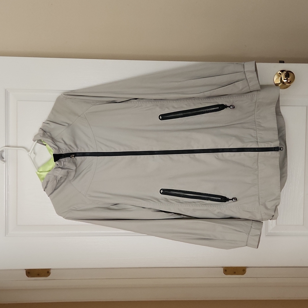 Lululemon women's size 8 Grey raincoat